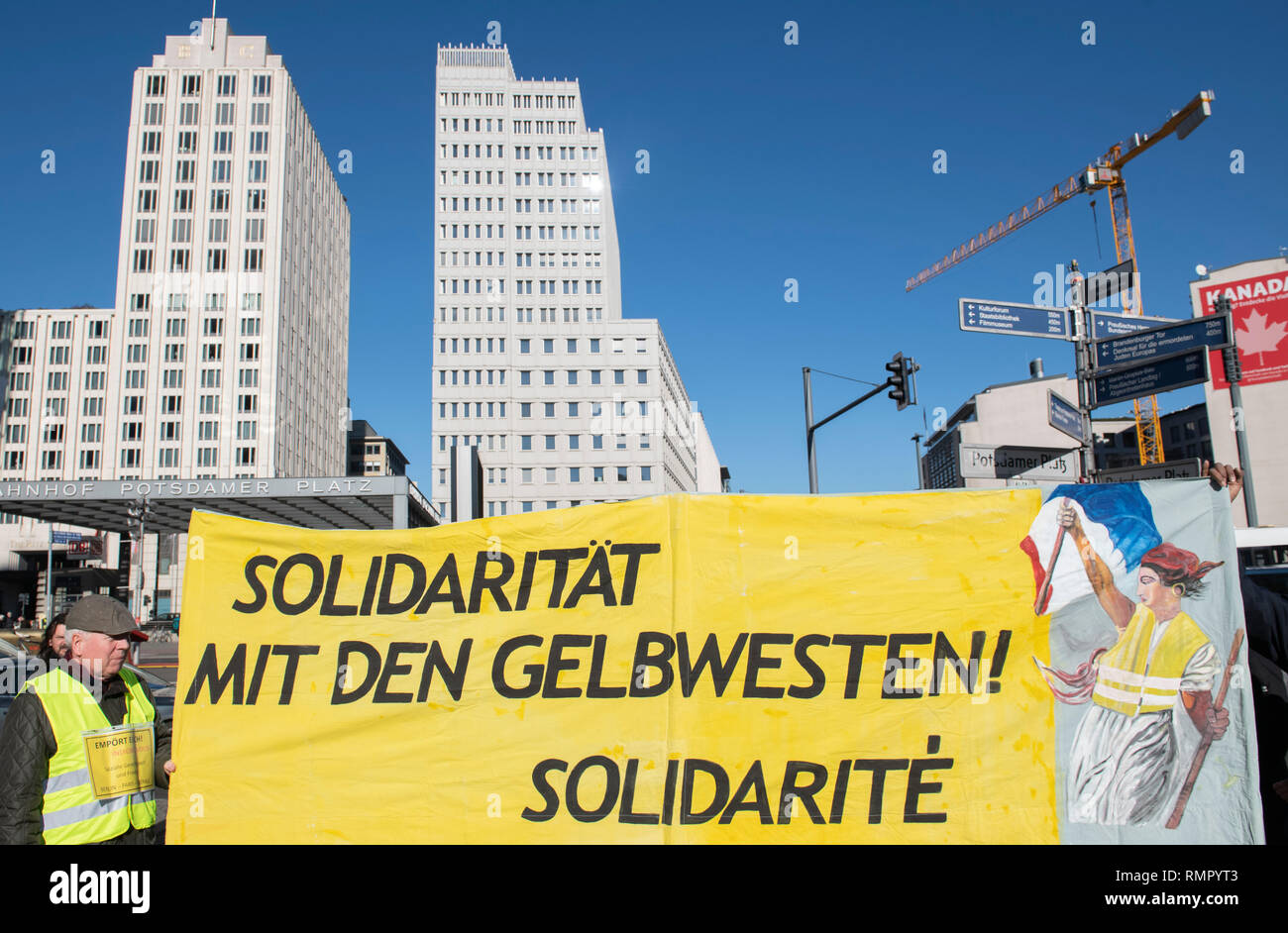 Bundesweit, Germany. 16th Feb, 2019. 'Solidarity with the Yellow Vests! Solidarite' is on the banner of participants in the nationwide campaign day 'Bunte Westen'. Credit: Paul Zinken/dpa/Alamy Live News Credit: dpa picture alliance/Alamy Live News Stock Photo