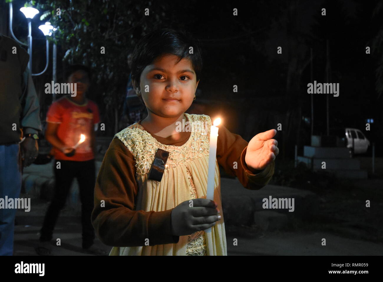 Howrah City, Kolkata, India. 16th February, 2019. Indian people in a candlelight vigil in protest against the Pulwama terror attack on 14th February, 2019, in Kashmir where 49 paramilitary troopers were killed in one of the deadliest militant attacks in Kashmir. Credit: Biswarup Ganguly/Alamy Live News Stock Photo