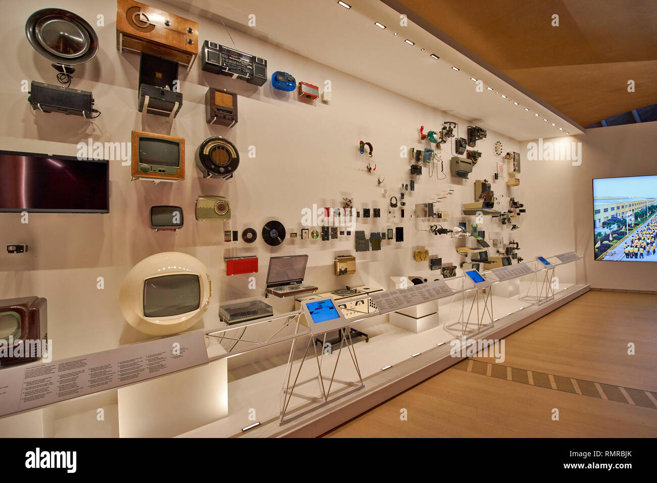 LONDON KENSINGTON HOLLAND PARK THE DESIGN MUSEUM INTERIOR DISPLAY OF