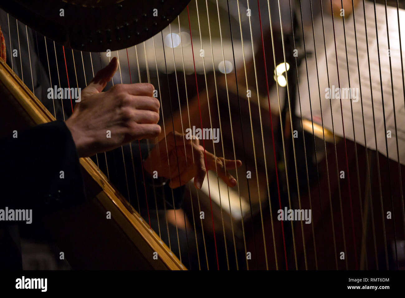 mal hand playing the harp Stock Photo