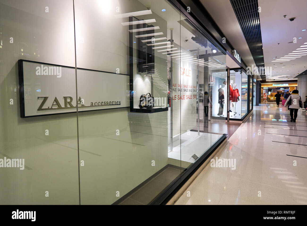 HONG KONG - CIRCA JANUARY, 2016: Zara store at shopping center in Hong  Kong. Zara is a Spanish clothing and accessories retailer based in Arteixo,  Gal Stock Photo - Alamy