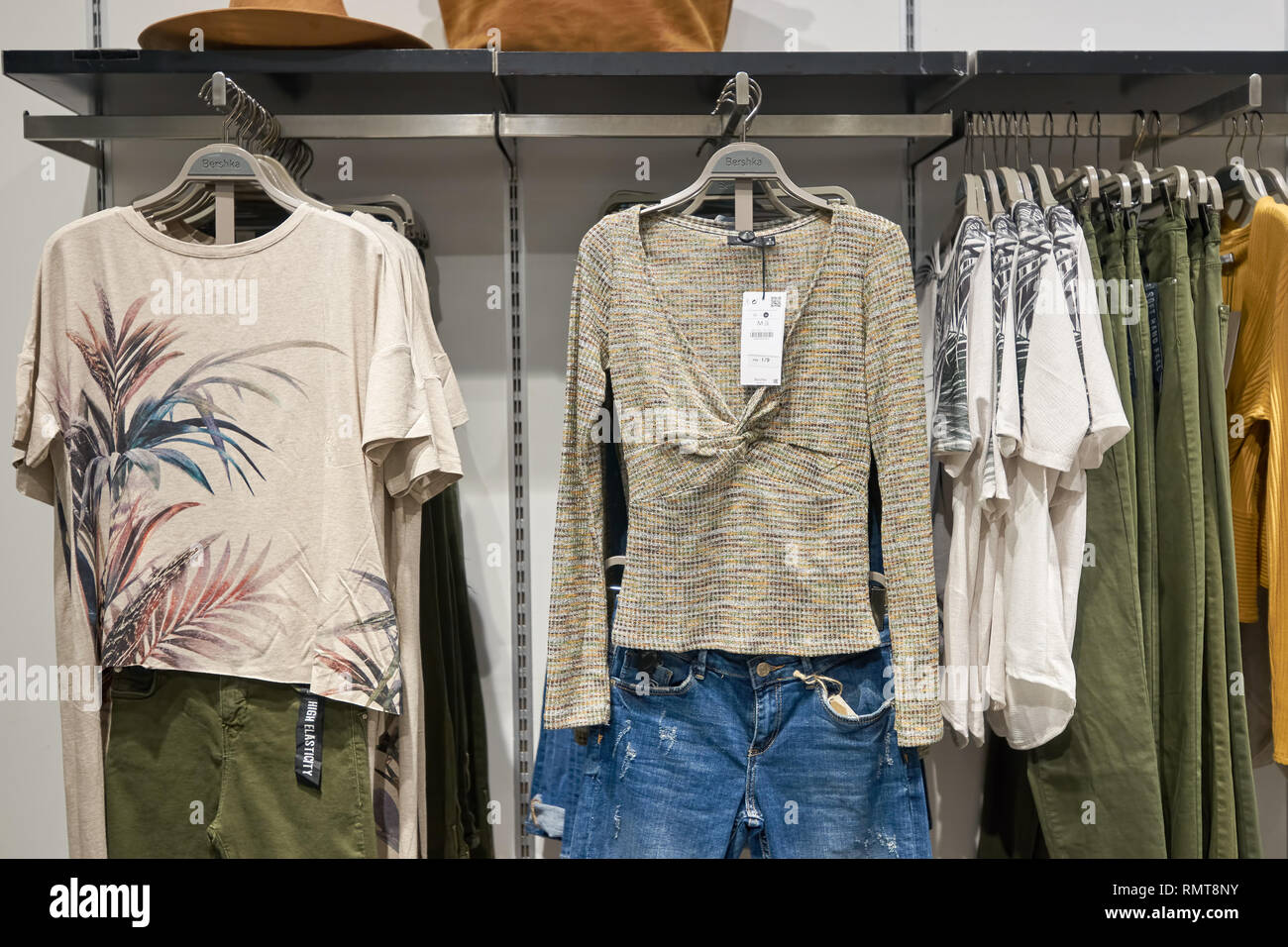 Hong kong clothes shopping hi-res stock photography and images - Page 25 -  Alamy