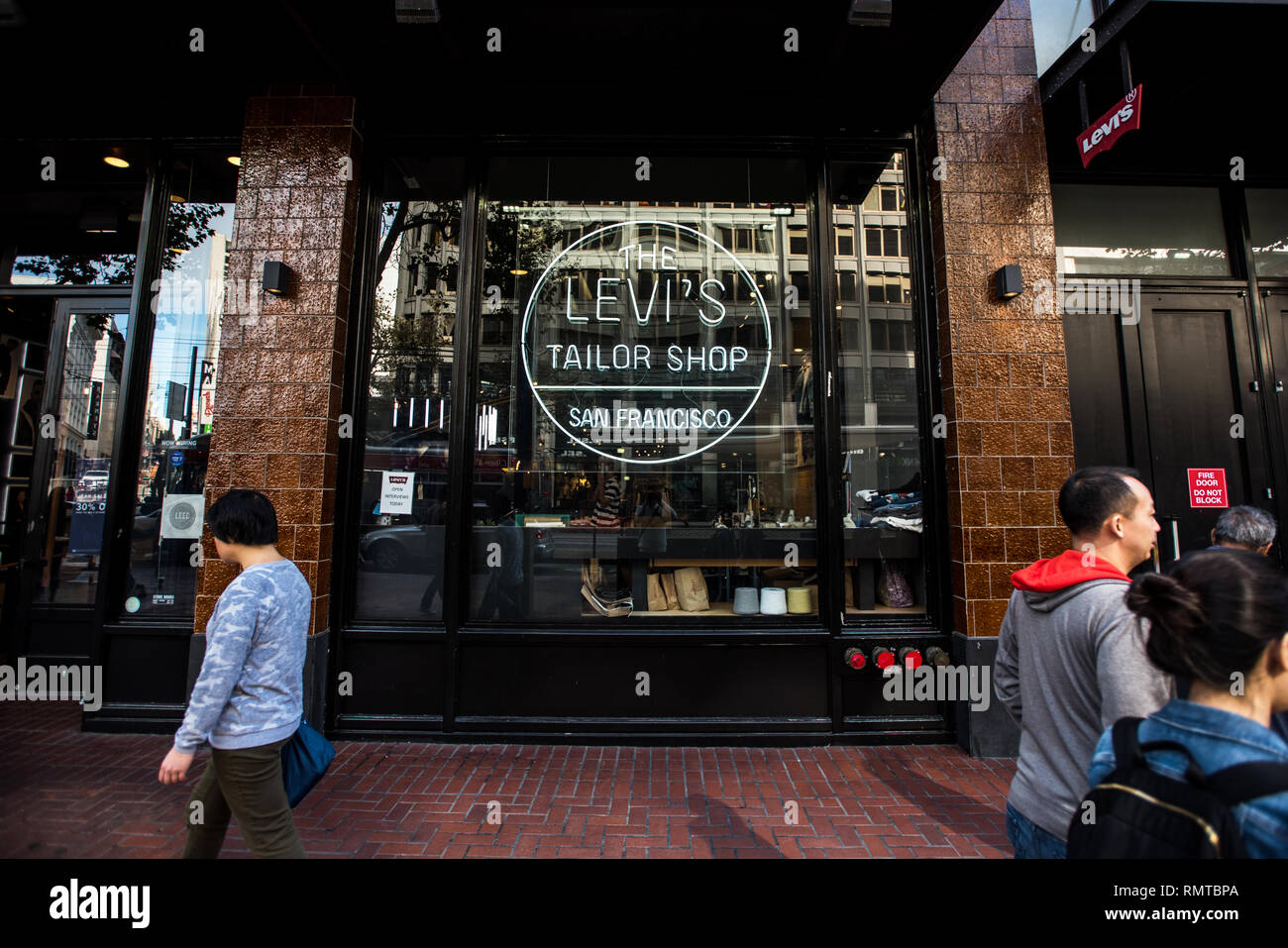 Levis store san francisco hi-res stock photography and images - Alamy