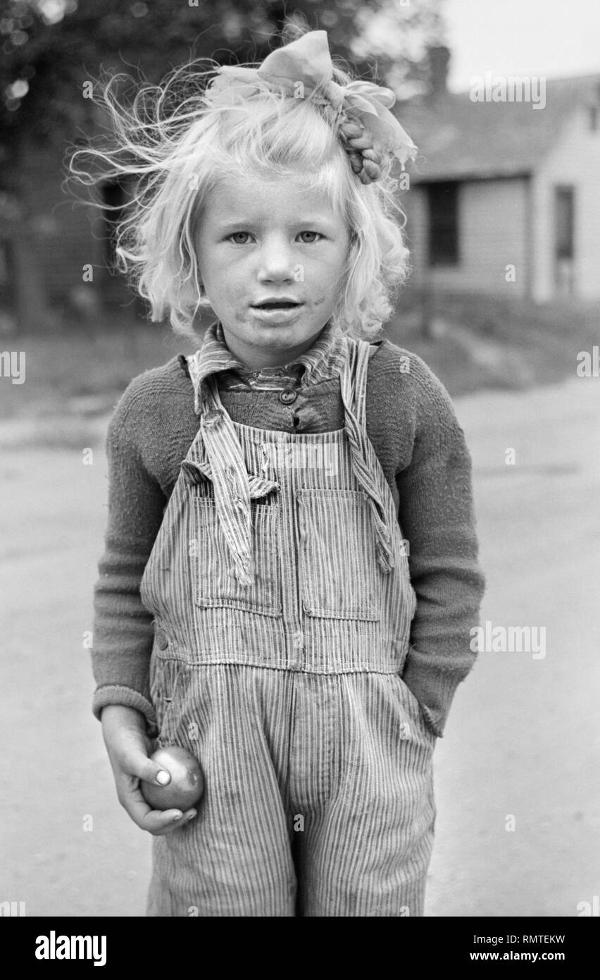 Old fashioned farm girl hires stock photography and images Alamy