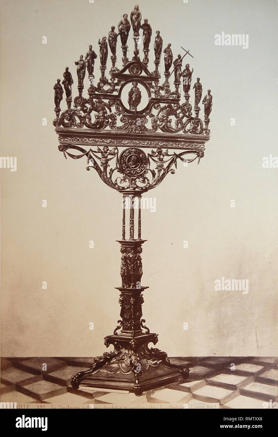 Candelabro de la Catedral de Sevilla Stock Photo Alamy