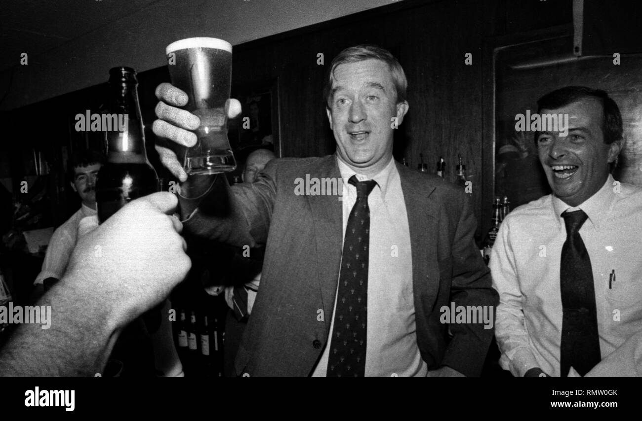 Former Massachusetts Governor Bill Weld announced he will run against President Donald Trump for the Republican Presidential nomination in 2020. in this photo Massachusetts  Governor Bill Weld (R) lifts a pint of Bass Ale with Jerry Foley (right) during a campaign event at Foley's Tavern in Boston Ma USA photo by bill Belknap 1995 Stock Photo