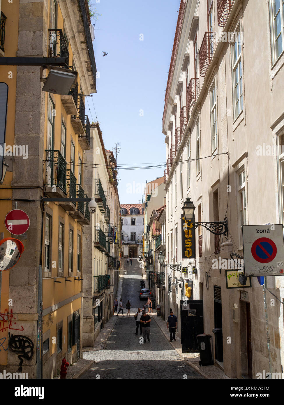 Barrio alto hi-res stock photography and images - Alamy