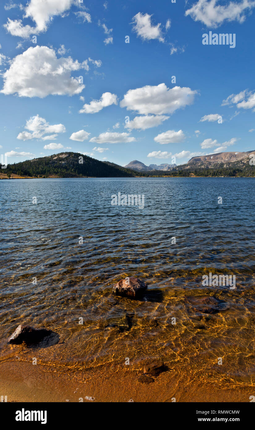 WY03776-00...WYOMING - Island Lake located near the Beartooth Scenic Byway in the Shoshone National Forest. Stock Photo