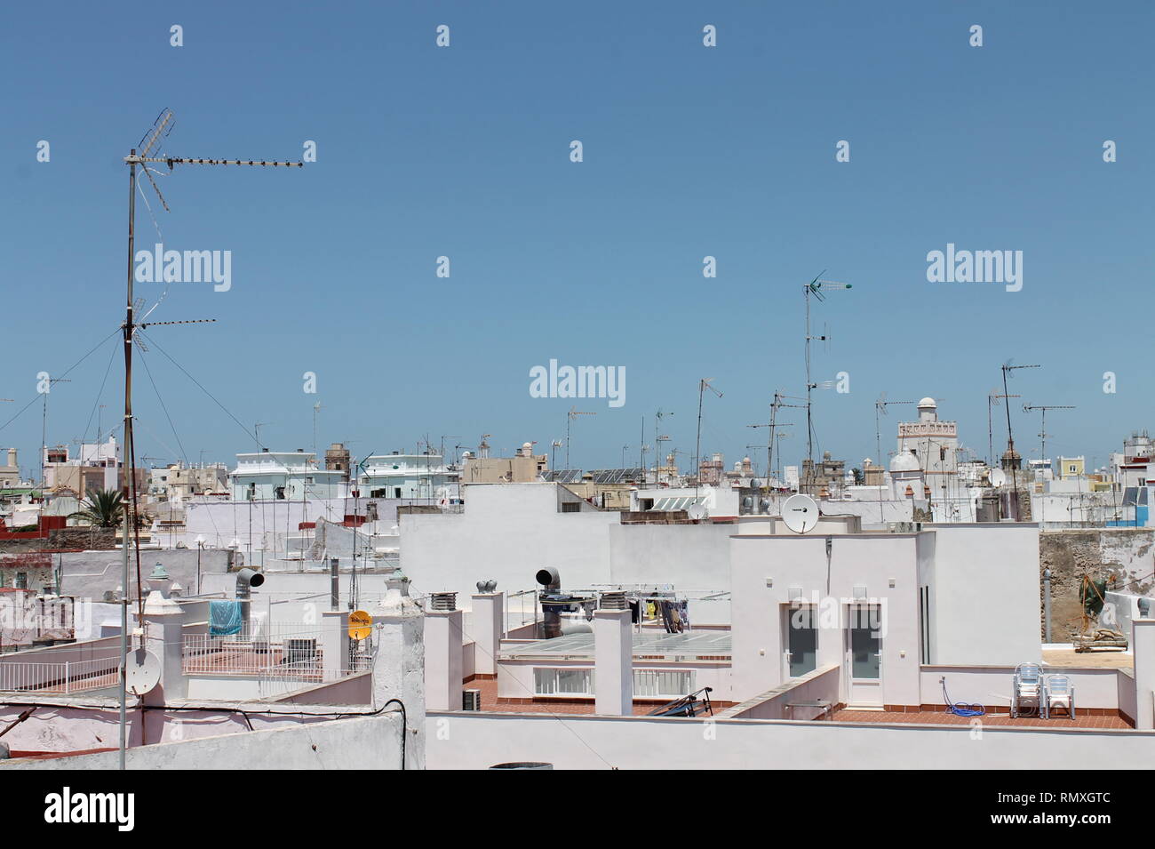 Blue roofs hi-res stock photography and images - Alamy