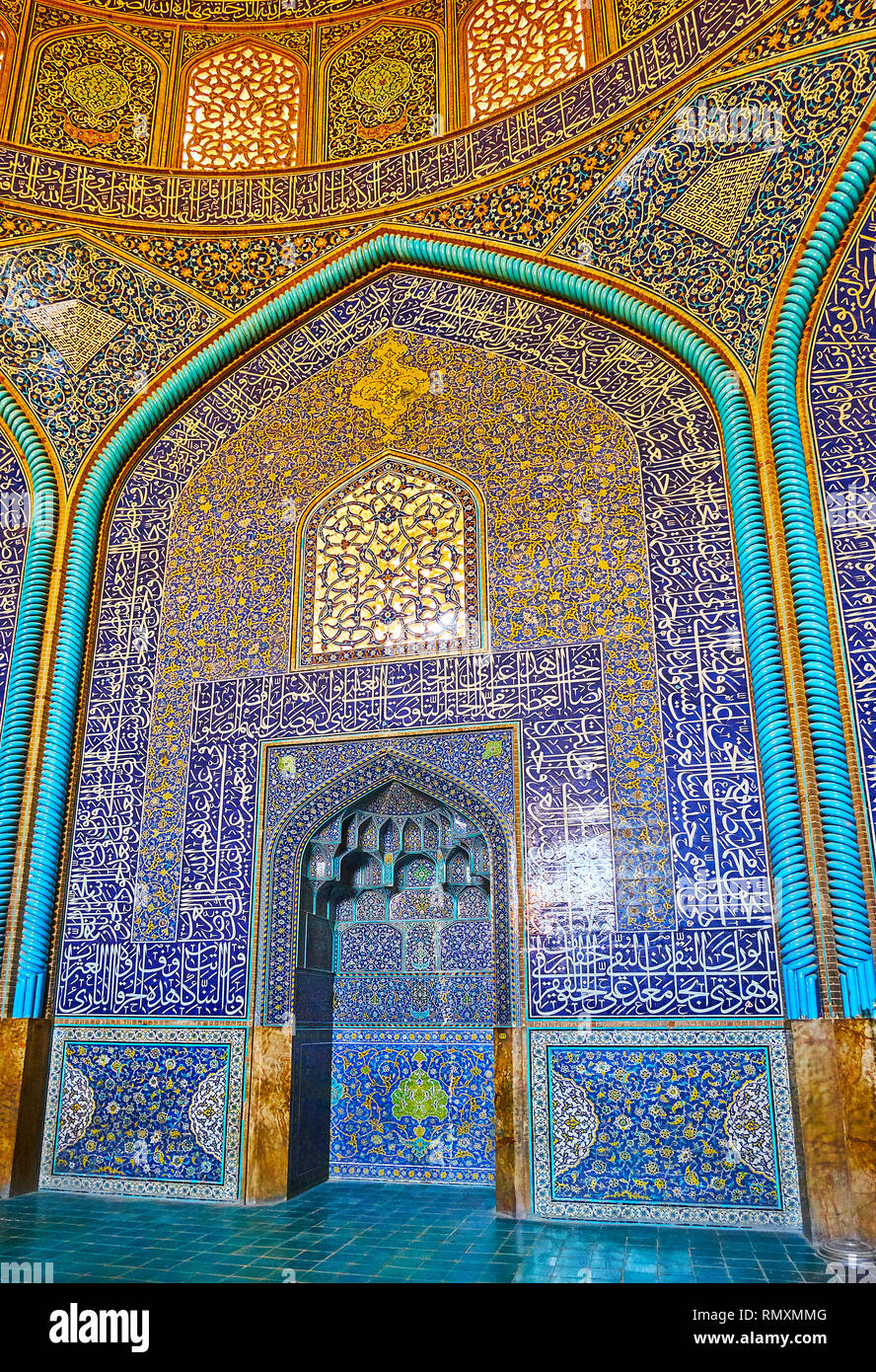 ISFAHAN, IRAN - OCTOBER 21, 2017: The scenic mihrab of royal Sheikh Lotfollah mosque, the Qibla niche surrounded by ornate tiling and Quranic calligra Stock Photo