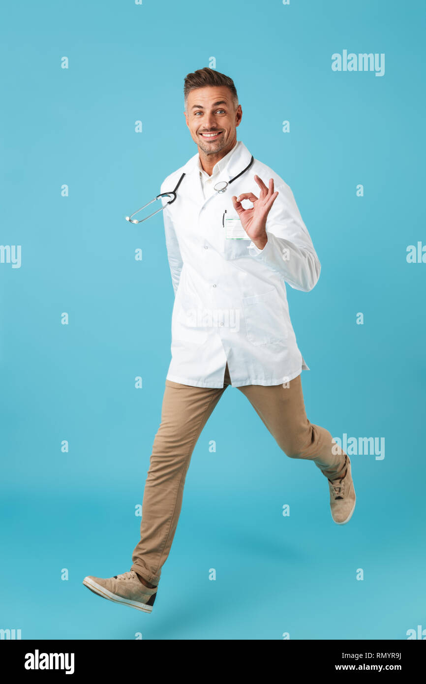 Doctor wearing stethoscope walking hi-res stock photography and images ...