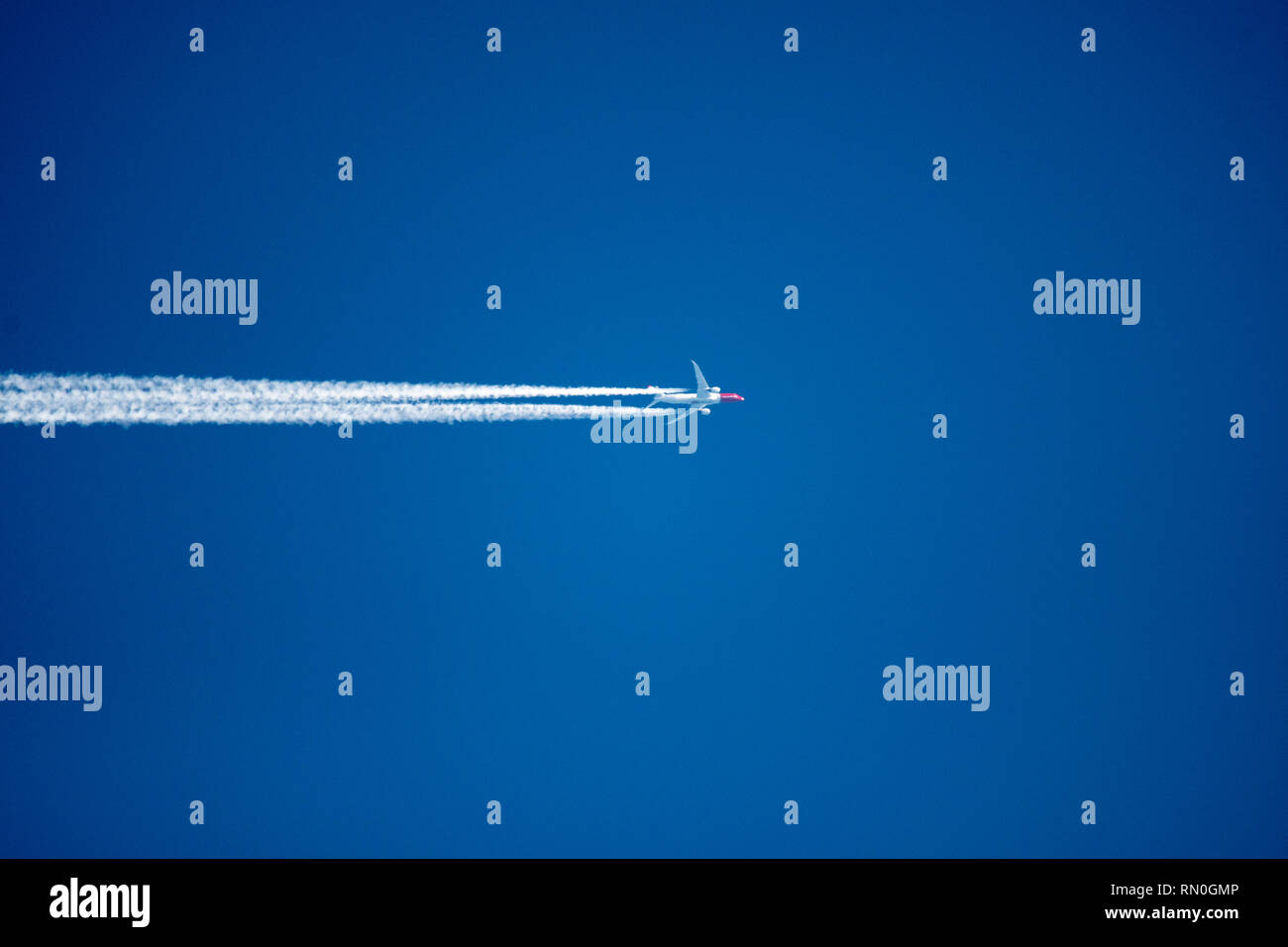 High altitude plane hi-res stock photography and images - Alamy