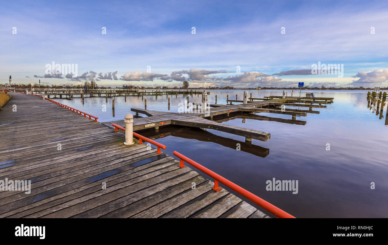 Empty wooden boat pier marina hi-res stock photography and images - Alamy