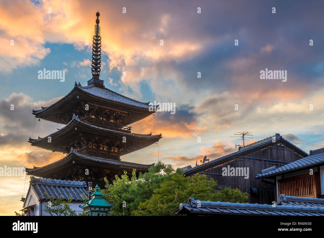 Yasaka pagoda sunset hi-res stock photography and images - Alamy