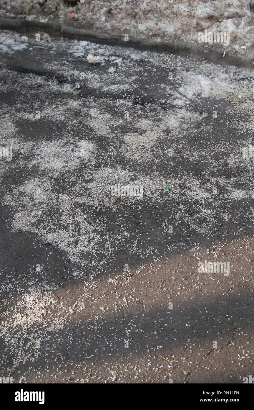 Road deicing hires stock photography and images Alamy