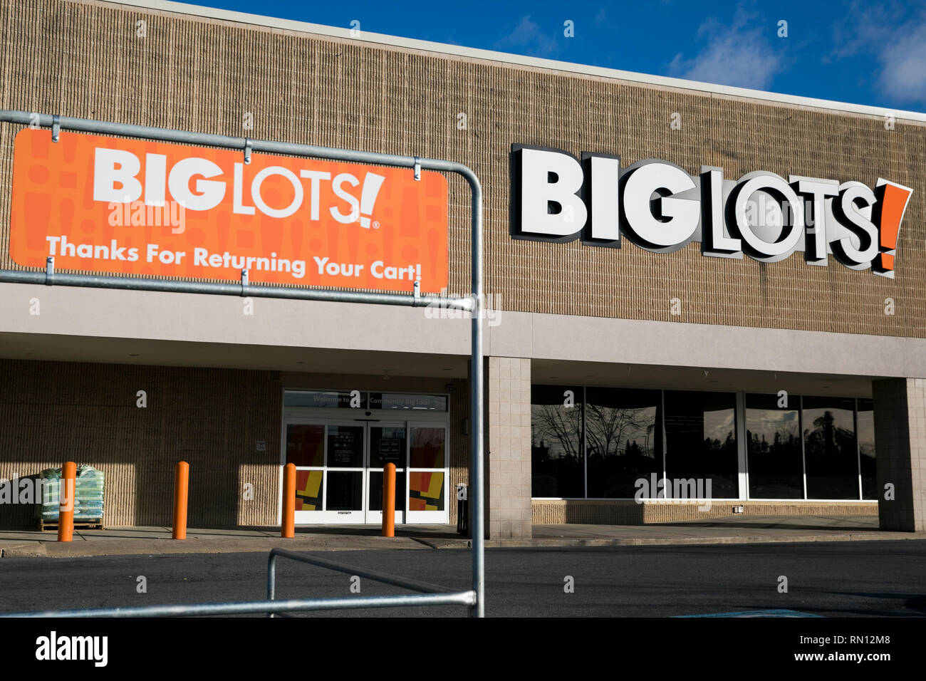 A logo sign outside of a Big Lots retail store location in Harrisburg, Pennsylvania on February 9, 2019. Stock Photo