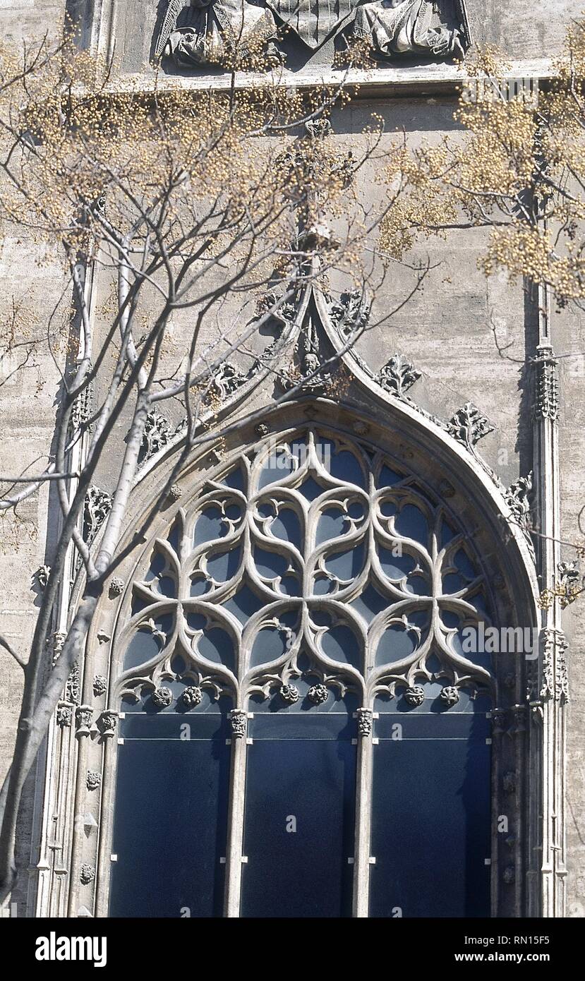 Arco apuntado hi-res stock photography and images - Alamy