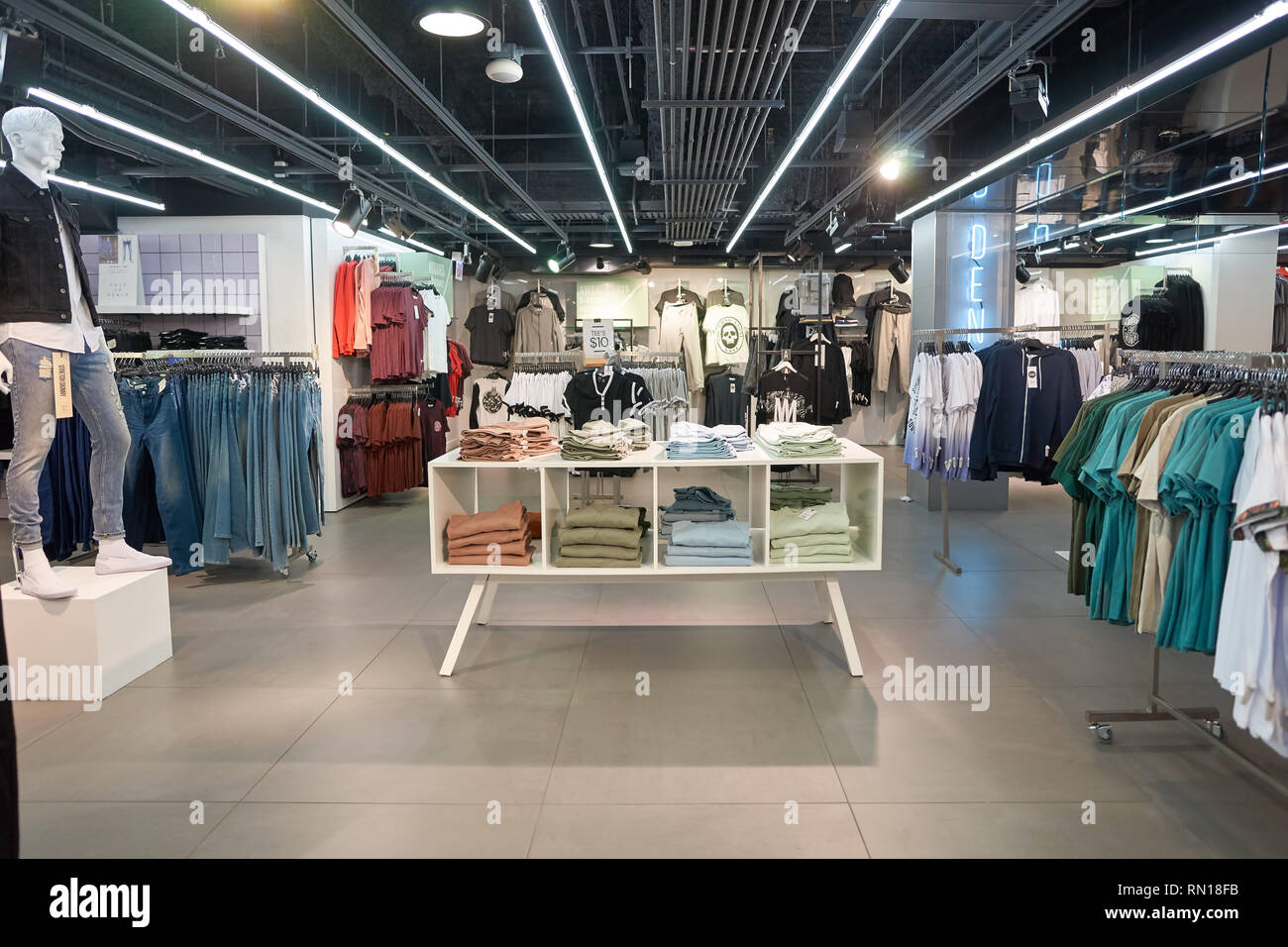 Topshop Store Interior High Resolution Stock Photography and Images - Alamy