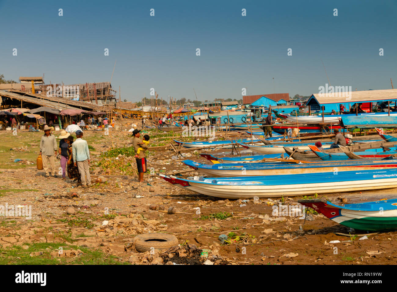 Boats are the only form of transport for families living in  flloating villages on Tonle Sap River, Kampong Chhnang, Mekong Delta, Cambodia, Asia Stock Photo