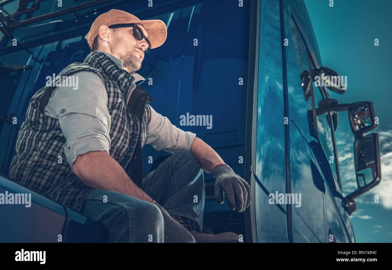 Semi truck rest area hires stock photography and images Alamy