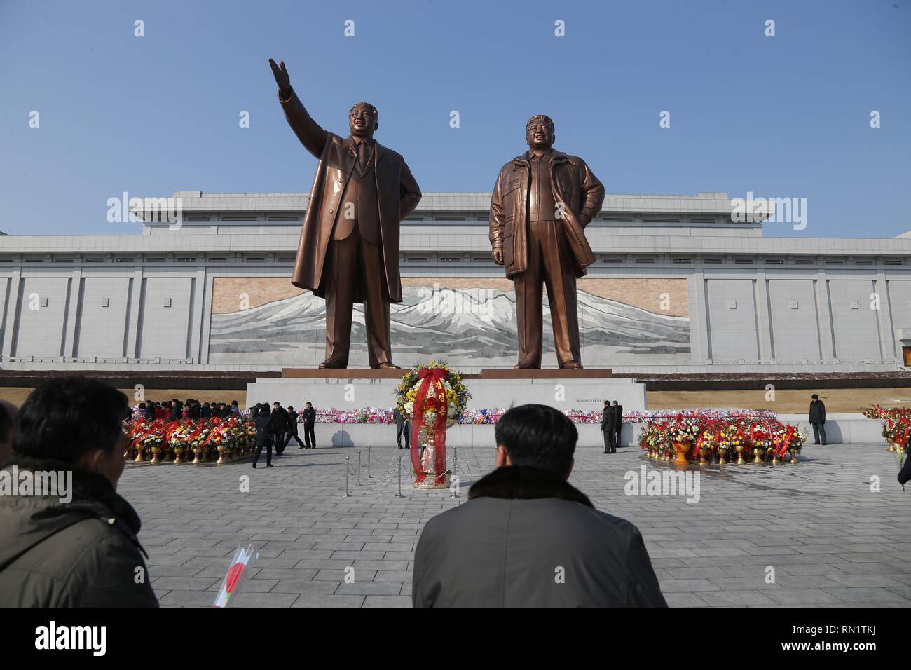 Pyongyang, North Korea. 16th February 2019. Pyongyang residents pay ...