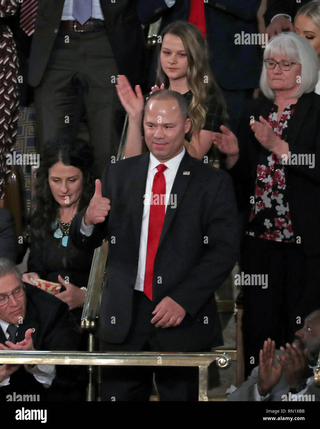 Washington DC, USA. 5th February 2019. Elvin Hernandez, a Special Agent with the Trafficking in Persons Unit of the Department of Homeland Security's Homeland Security Investigations division, acknowledges the audience's applause after being introduced by United States President Donald J. Trump during his second annual State of the Union Address to a joint session of the US Congress in the US Capitol in Washington, DC on Tuesday, February 5, 2019. Pictured behind Mr. Hernandez, from left to right, are: Heather Armstrong, Madison Armstrong and Debra Bissell. Credit: Alex Edelman/CNP | usage Cre Stock Photo