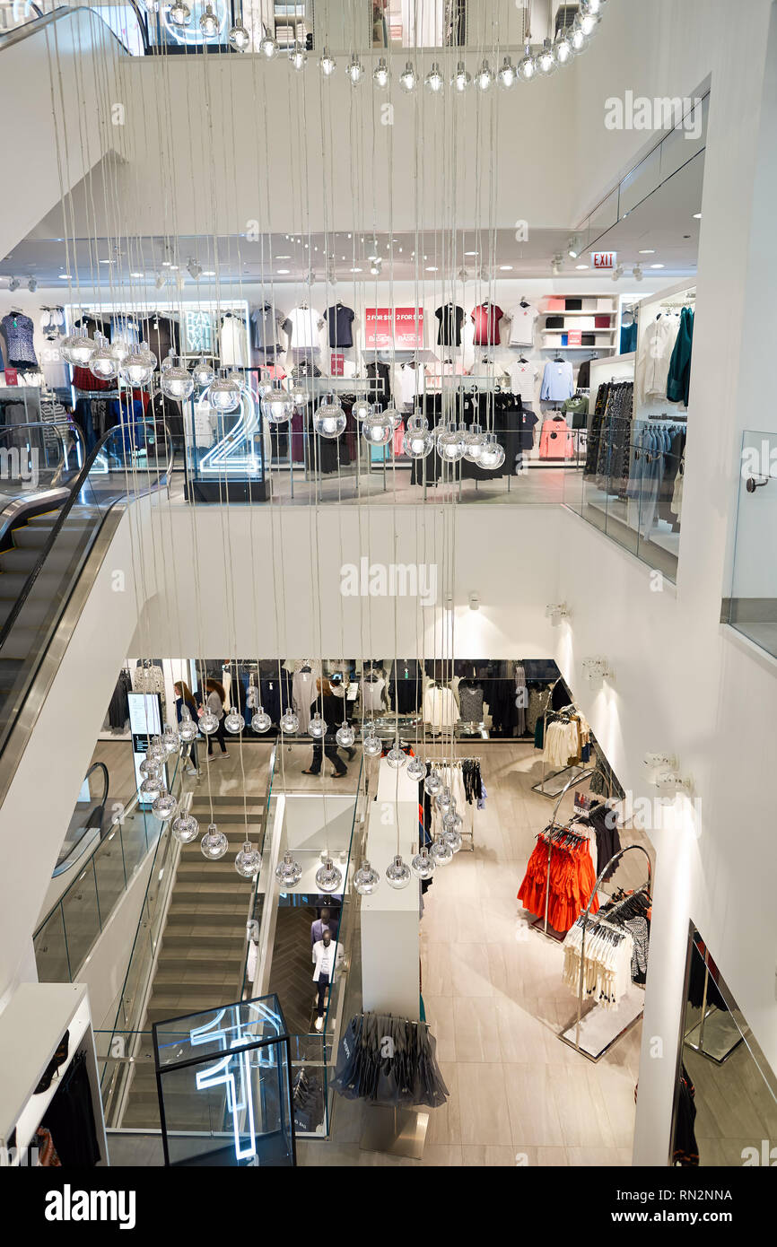 CHICAGO, IL - MARCH 24, 2016: inside of H&M store. H & M Hennes & Mauritz  AB is a Swedish multinational retail-clothing company, known for its  fast-fa Stock Photo - Alamy