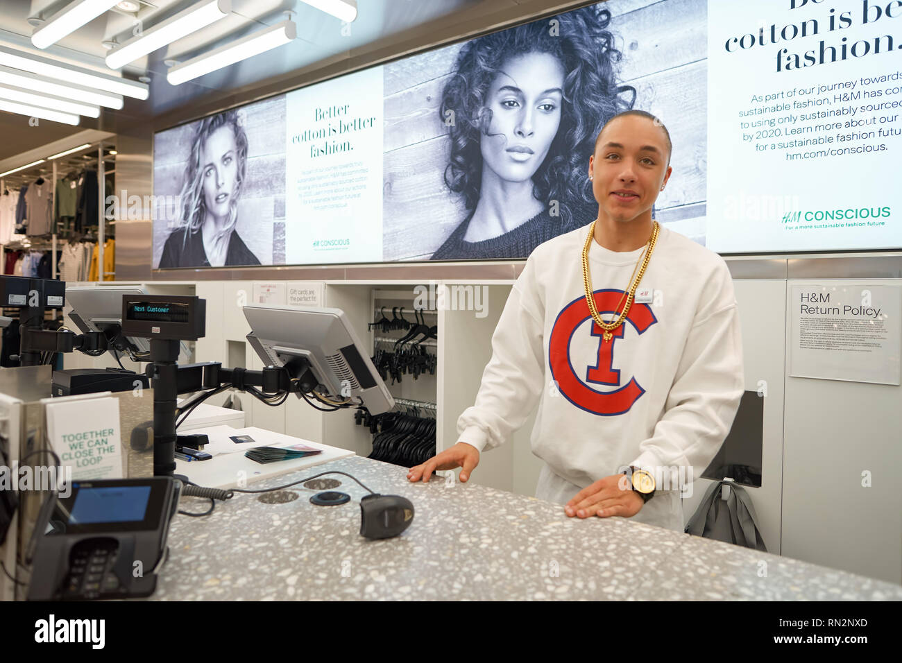 CHICAGO, IL - MARCH 24, 2016: indoor portrait of workers at H&M store. H & M  Hennes & Mauritz AB is a Swedish multinational retail-clothing company  Stock Photo - Alamy