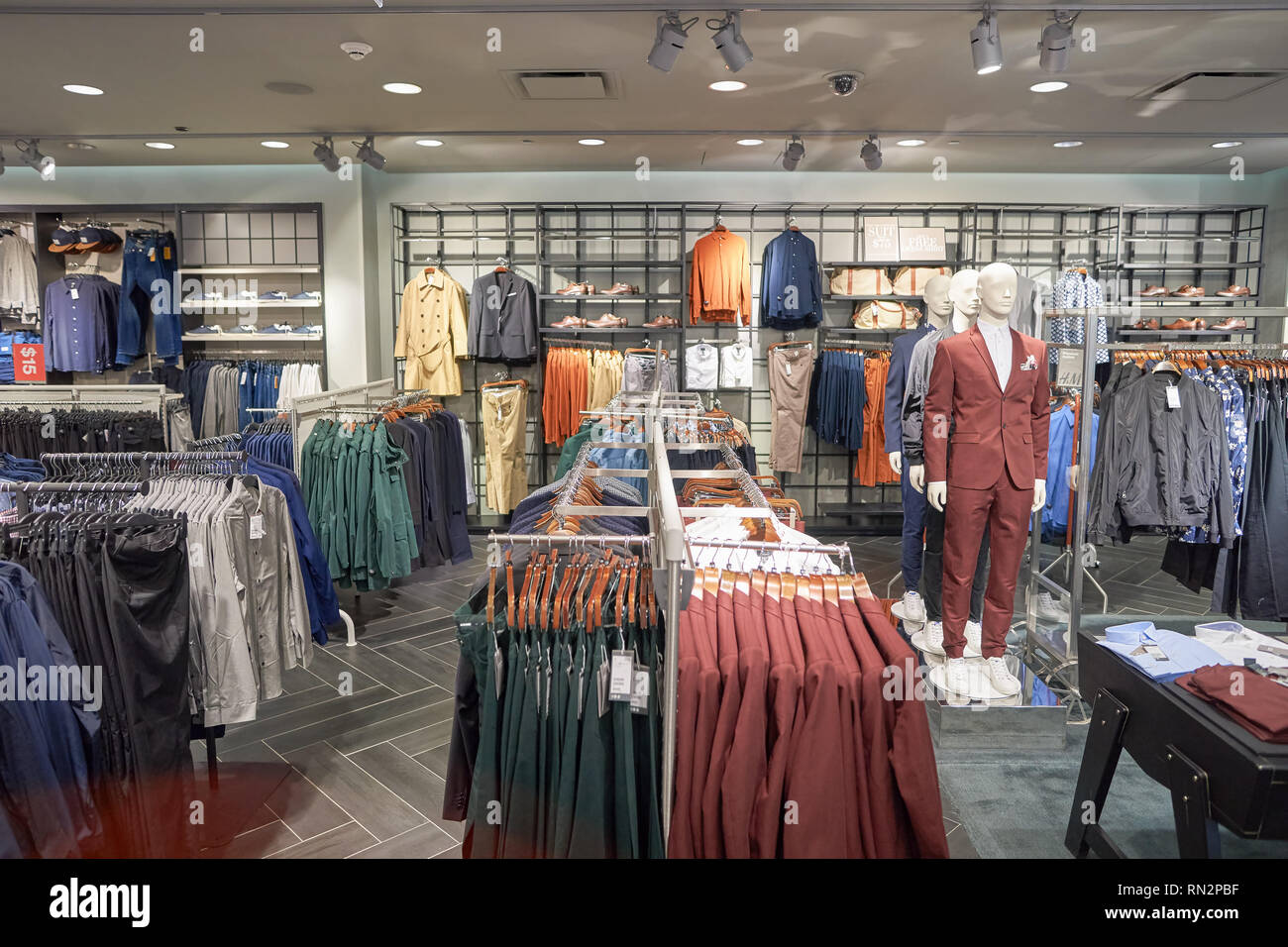 CHICAGO, IL - MARCH 24, 2016: inside of H&M store. H & M Hennes & Mauritz  AB is a Swedish multinational retail-clothing company, known for its  fast-fa Stock Photo - Alamy