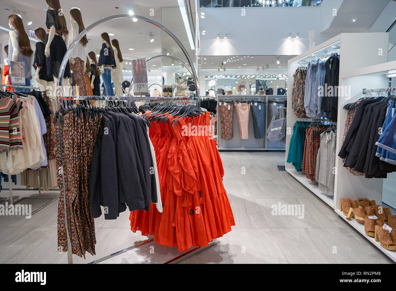 H and m h&m hi-res stock photography and images - Page 9 - Alamy