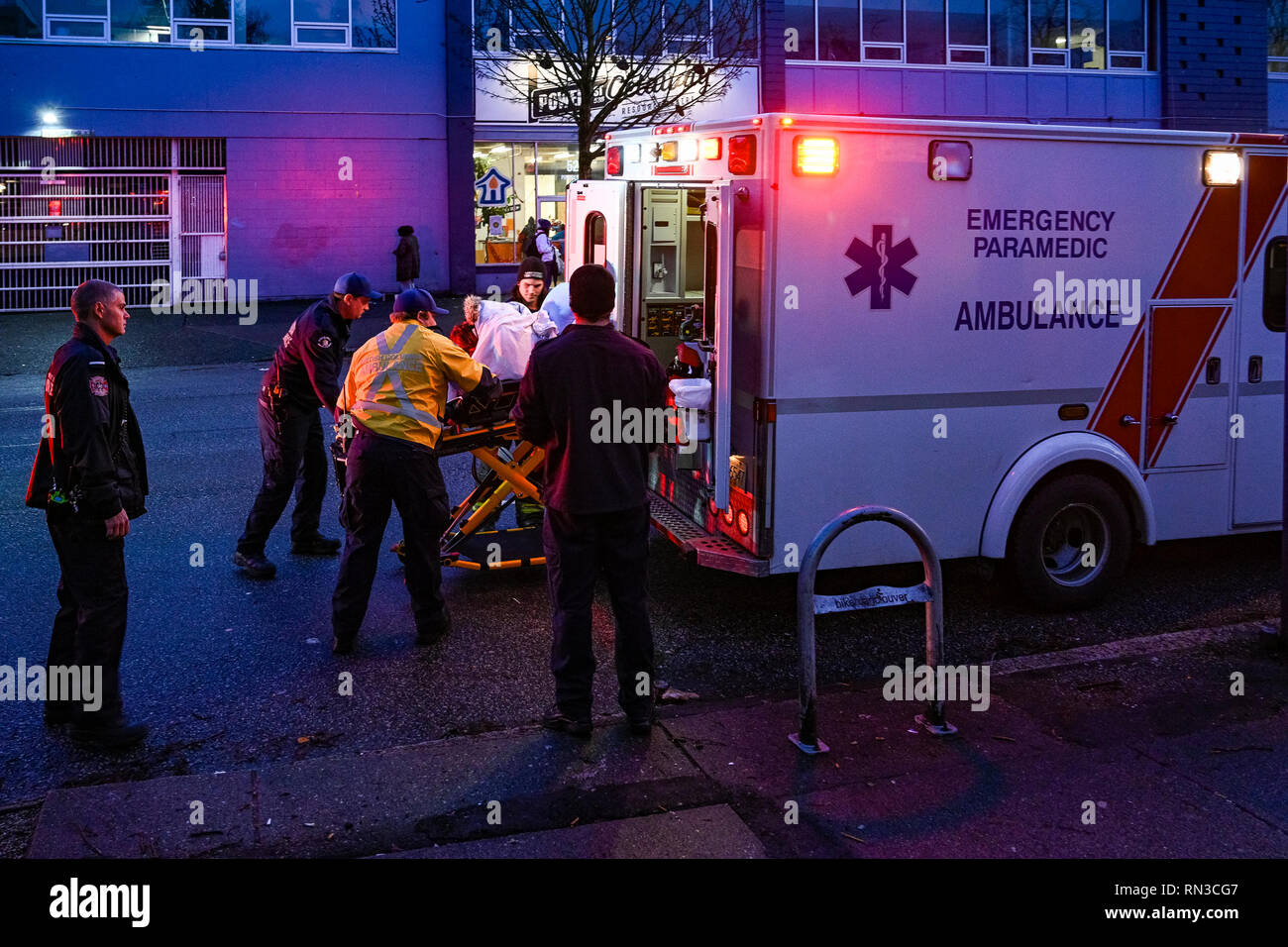 Ambulance paramedics attend to drug overdose victim, Downtown Eastside, Vancouver, British Columbia, Canada Stock Photo