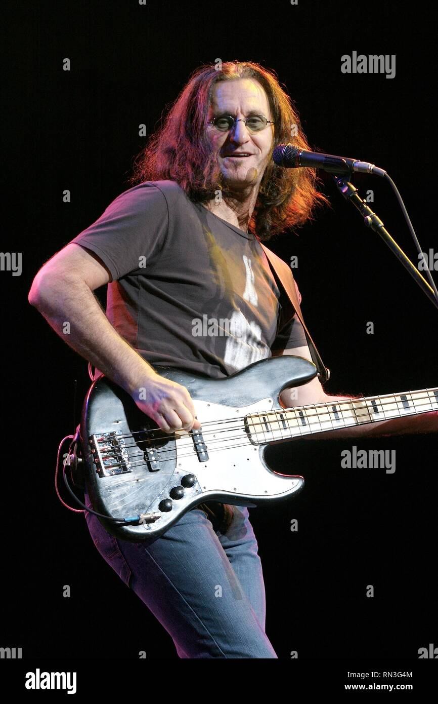 Bassist bass guitarguitar hires stock photography and images Alamy