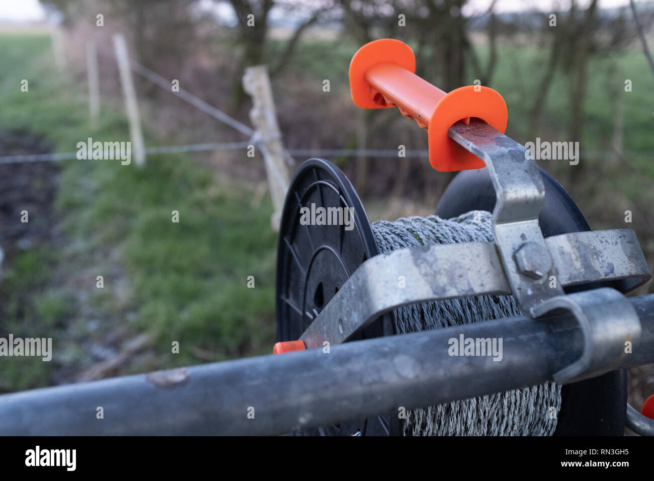 Wire cable reel field farm hi-res stock photography and images - Alamy