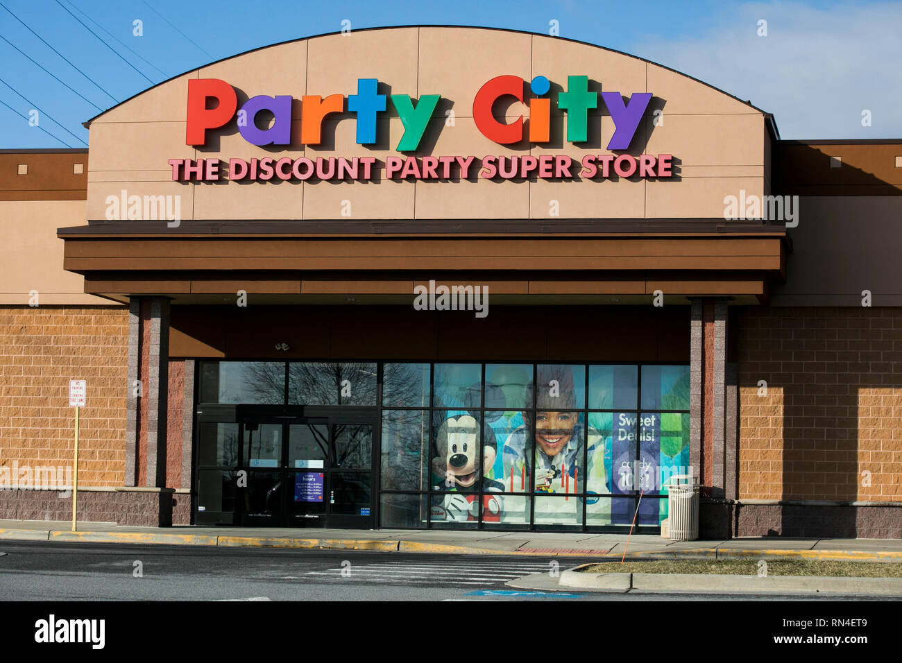 Party city hi-res stock photography and images - Alamy
