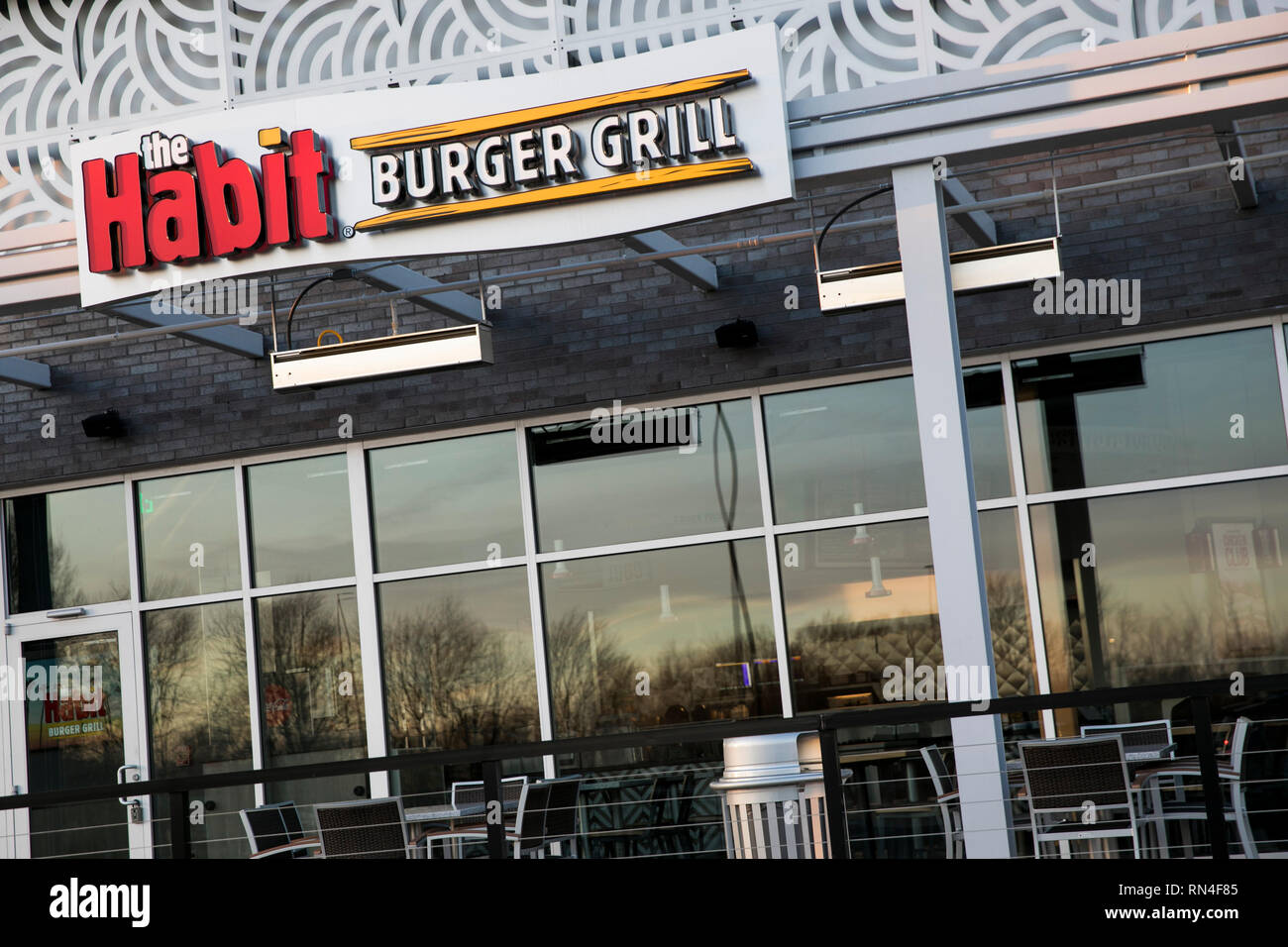 A logo sign outside of a The Habit Burger Grill restaurant location in Chantilly, Virginia on February 14, 2019 Stock Photo