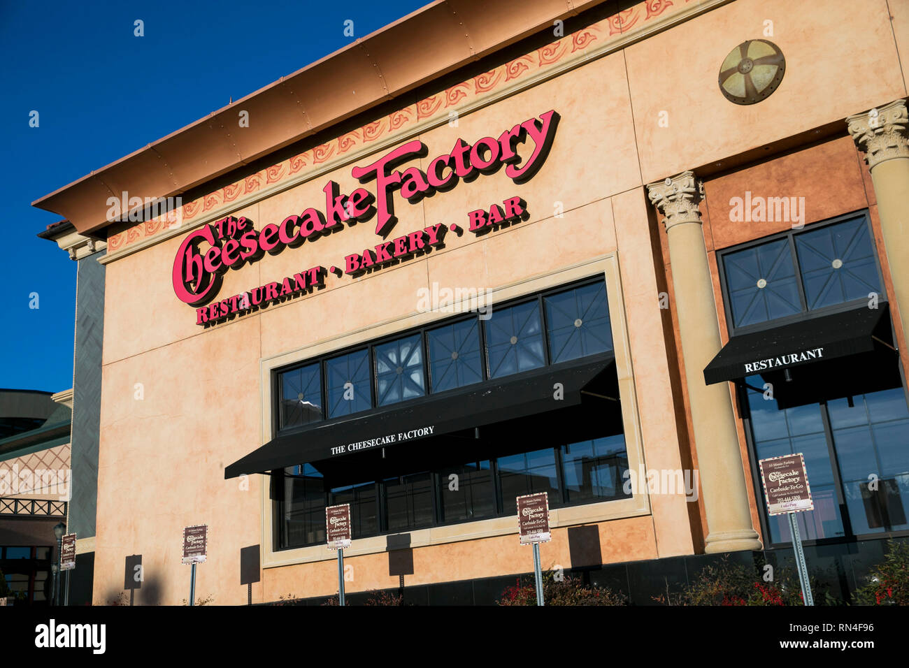 Cheesecake factory sign hires stock photography and images Alamy