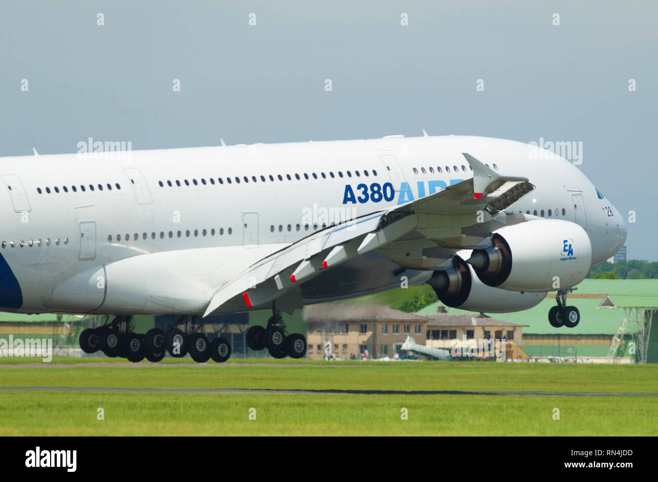 France, Seine Saint denis (93), Paris-Le Bourget airport, International Paris Air Show 2009, Airbus A380 with Engine Alliance GP7200 motors, landing Stock Photo