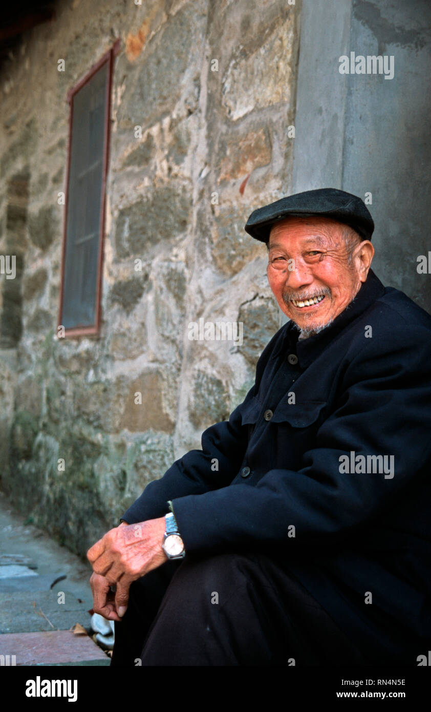 Old man with a beret hi-res stock photography and images - Alamy
