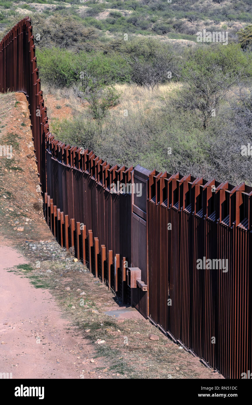US border fence on Mexico boundary, bollard pedestrian barrier specialized for better water flow, US side, east of Nogales Arizona, April 2018 Stock Photo