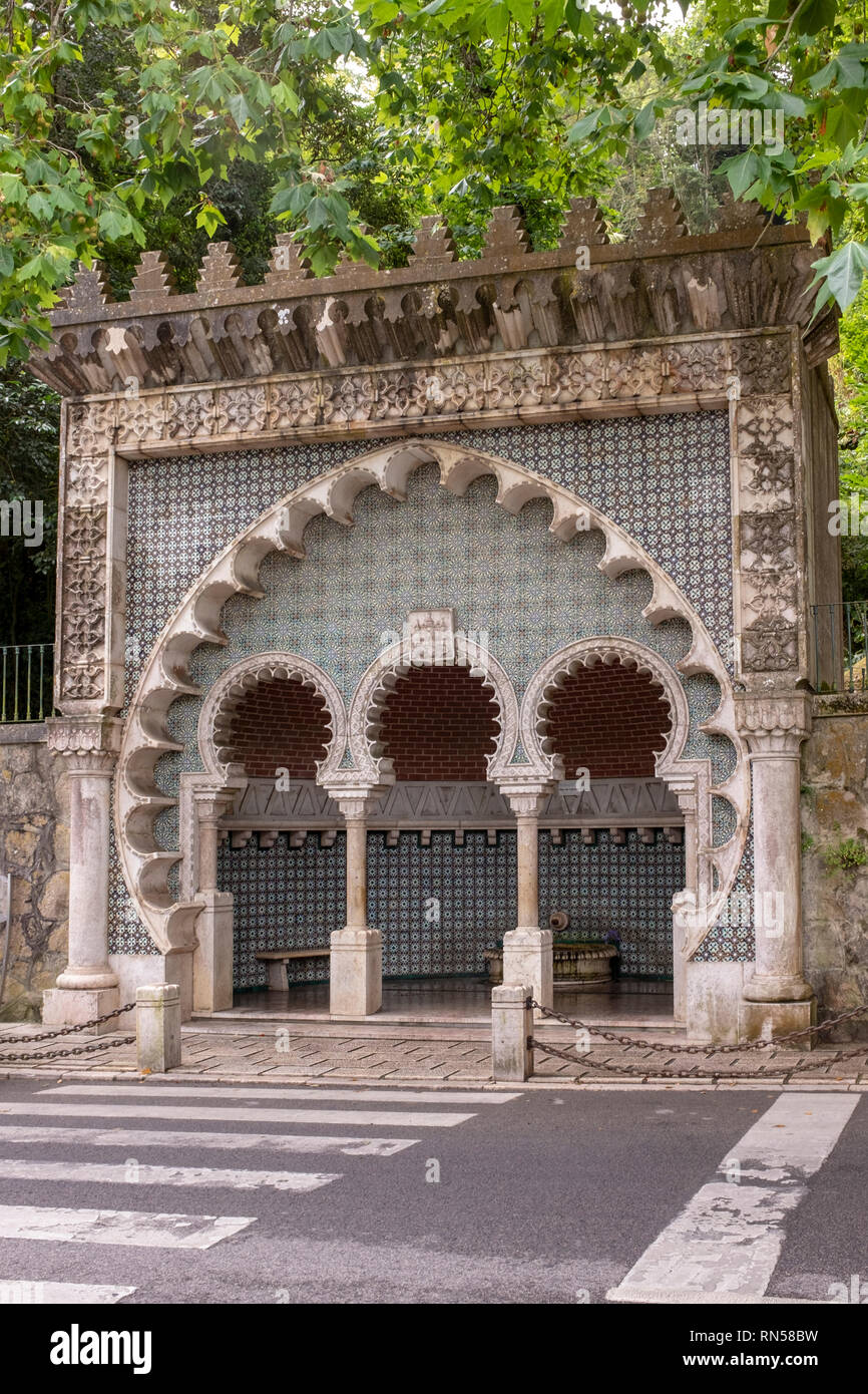 Scalloped arch hi-res stock photography and images - Alamy
