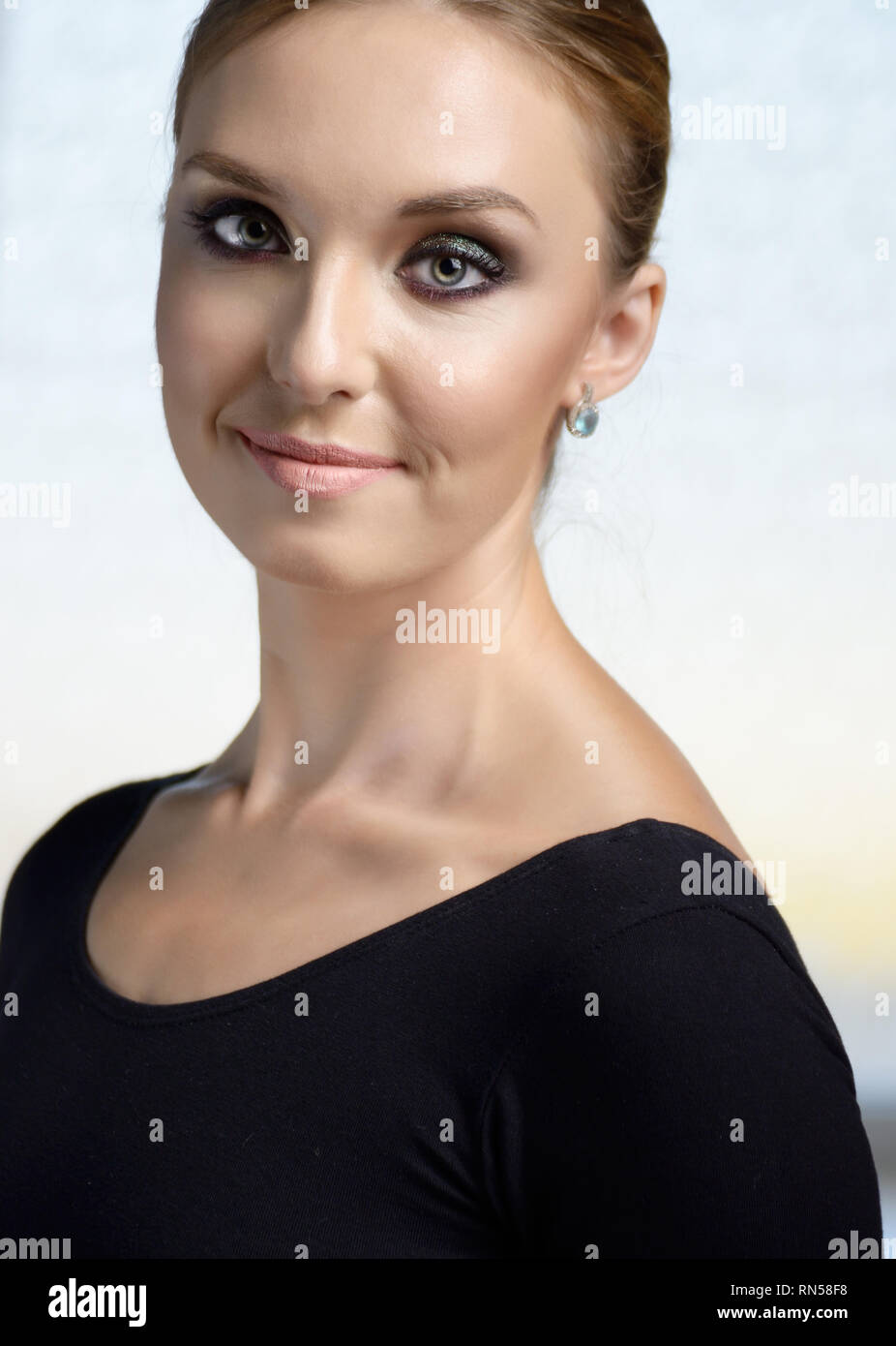 Eyes straight ahead hires stock photography and images Alamy