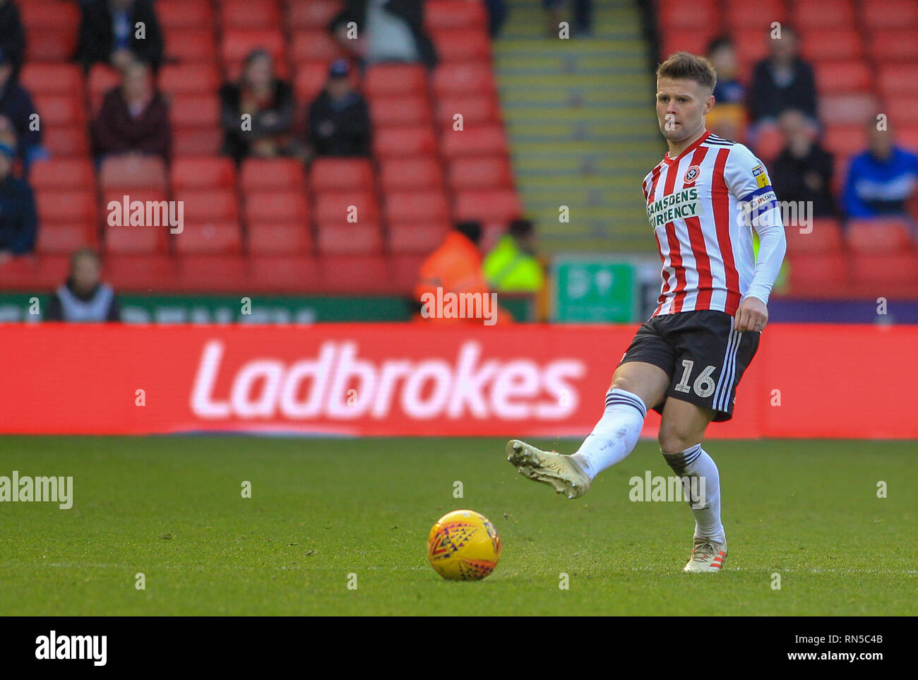 16th February 2019, Bramall Lane, Sheffield, England; Sky Bet Championship, Sheffield United vs Reading ;  Oliver Norwood (16) of Sheffield United plays the ball  Credit: Craig Milner/News Images  English Football League images are subject to DataCo Licence Stock Photo
