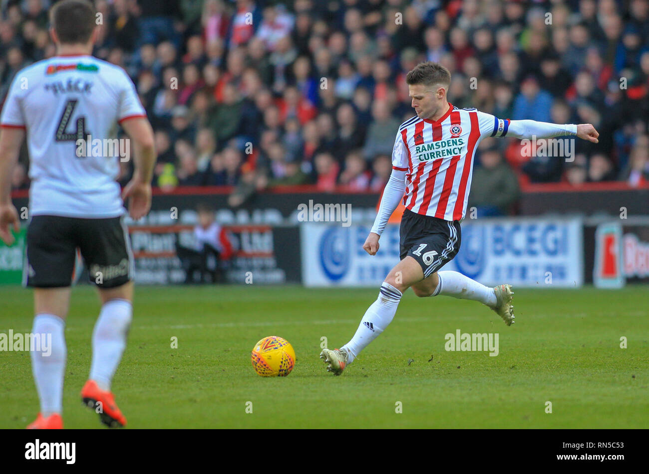 16th February 2019, Bramall Lane, Sheffield, England; Sky Bet Championship, Sheffield United vs Reading ;  Oliver Norwood (16) of Sheffield United crosses the ball  Credit: Craig Milner/News Images  English Football League images are subject to DataCo Licence Stock Photo