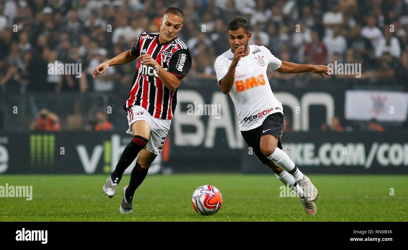 Sao Paulo Sp 17 02 2019 Corinthians X Sao Paulo Fc Corinthians Sornoza Shares With Antony During The Match Between Corinthians Vs Sao Paulo Fc Valid For The 7th Round Of The