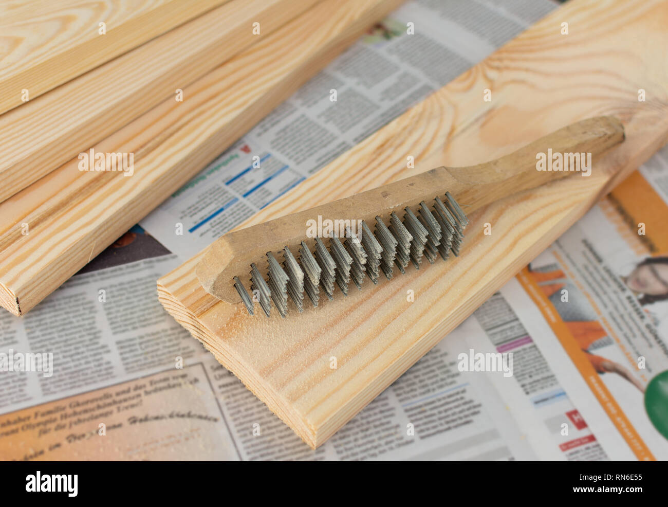 Special Steel Abrasive Brush Reveal the Structure of the Wood