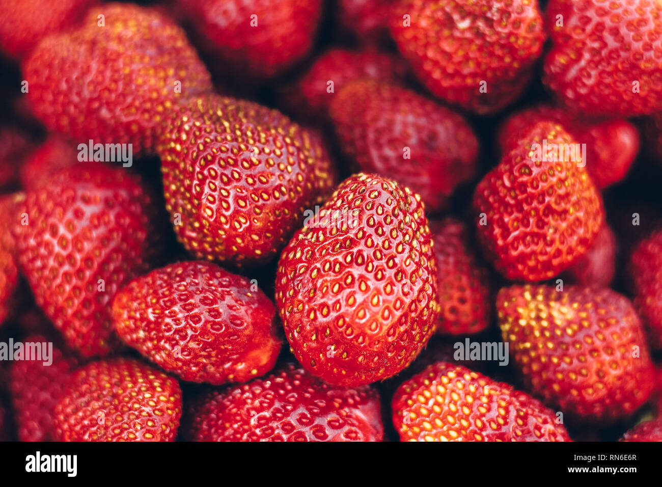 Strawberries texture close up hi-res stock photography and images - Alamy