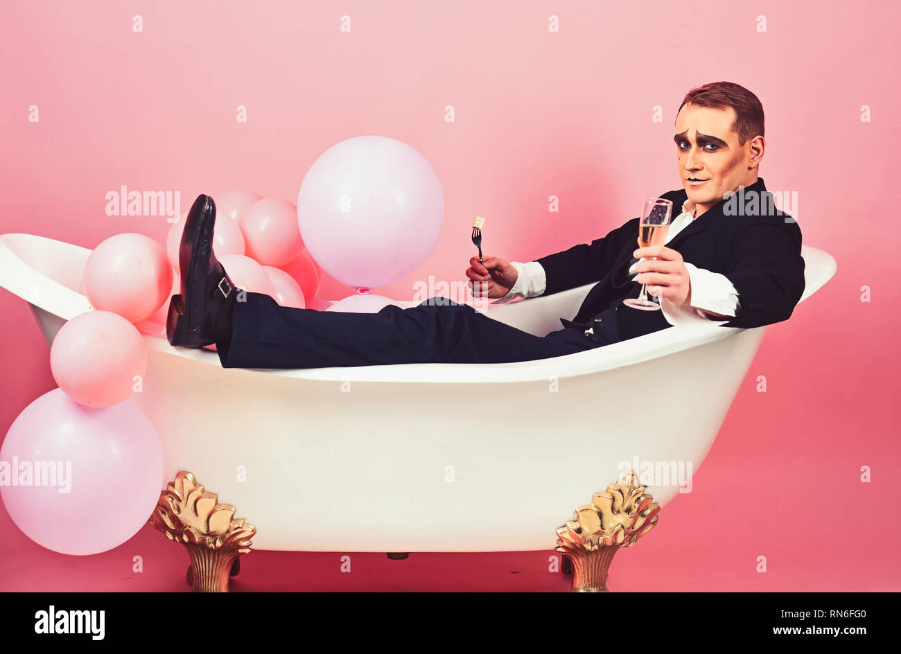Man having bubble bath hires stock photography and images Alamy