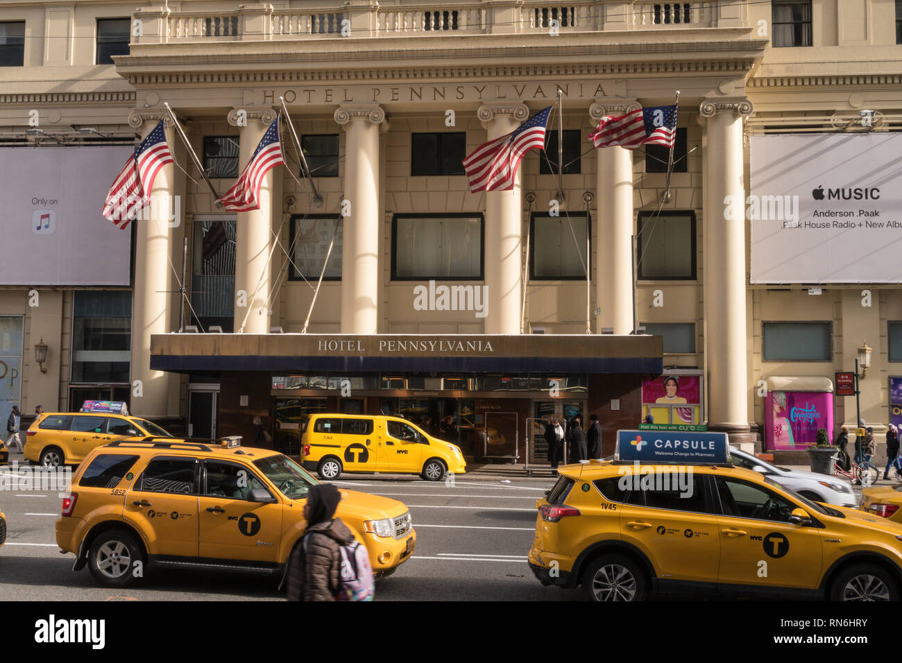Taxis in front of the Hotel Pennsylvania, Seventh Avenue, NYC, USA Stock Photo