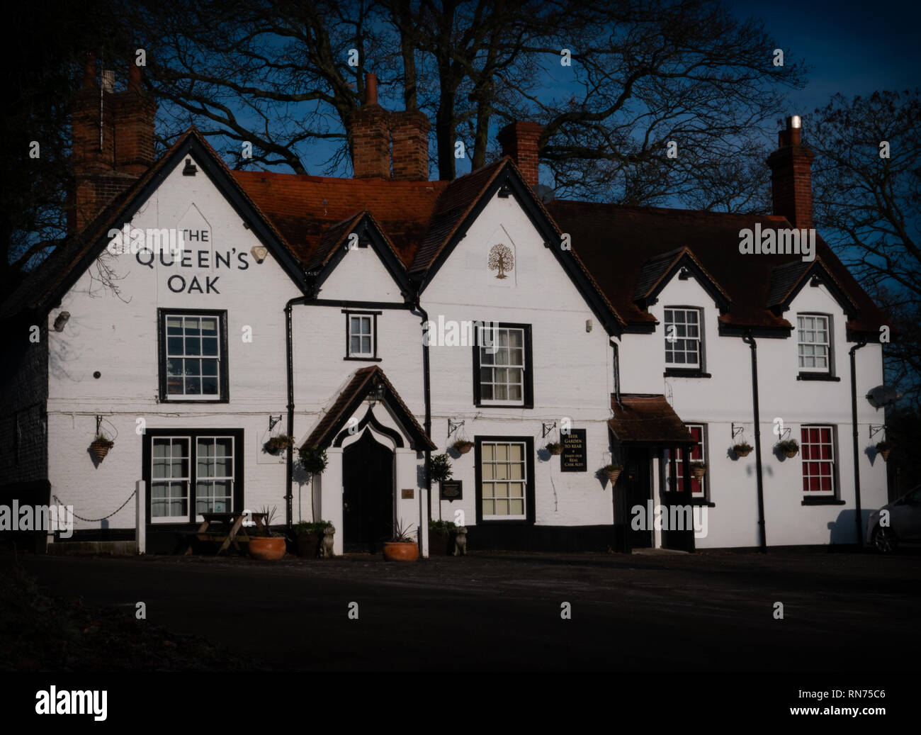 Old English Country Public House exterior Stock Photo