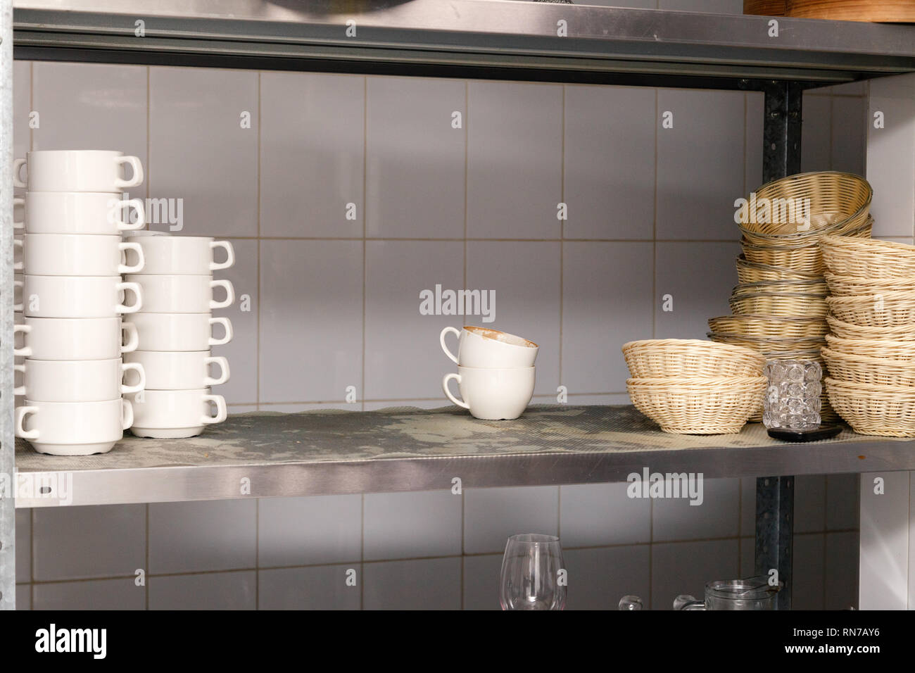 Shelves Plates Dishes High Resolution Stock Photography And Images Alamy